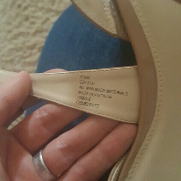 Liz Claiborne Shoes - Picture 3 of 5